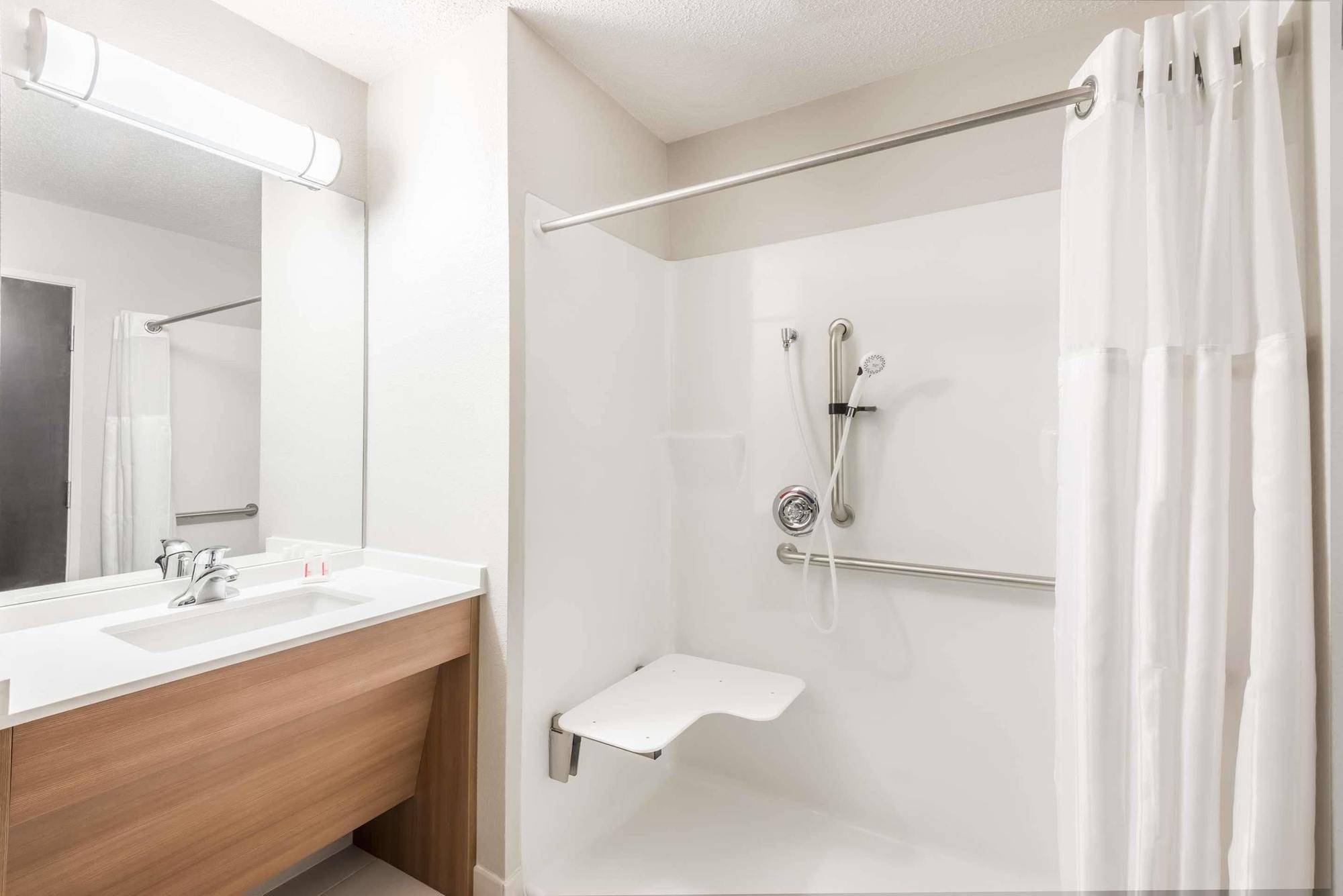 Microtel Inn & Suites By Wyndham Beaver Falls Екстер'єр фото